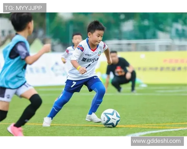 杭州足球队的蜕变之旅:从城市联赛到职业舞台的奋斗与梦想 杭州足球队的蜕变之旅:从城市联赛到职业舞台的奋斗与梦想